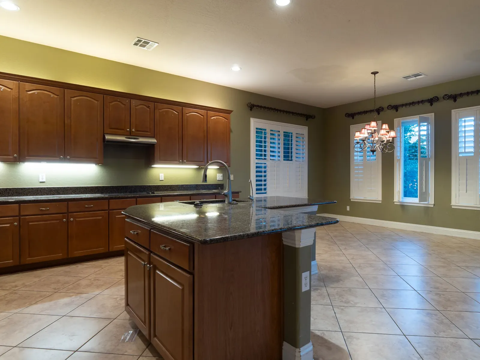 Transitional kitchen before the remodel